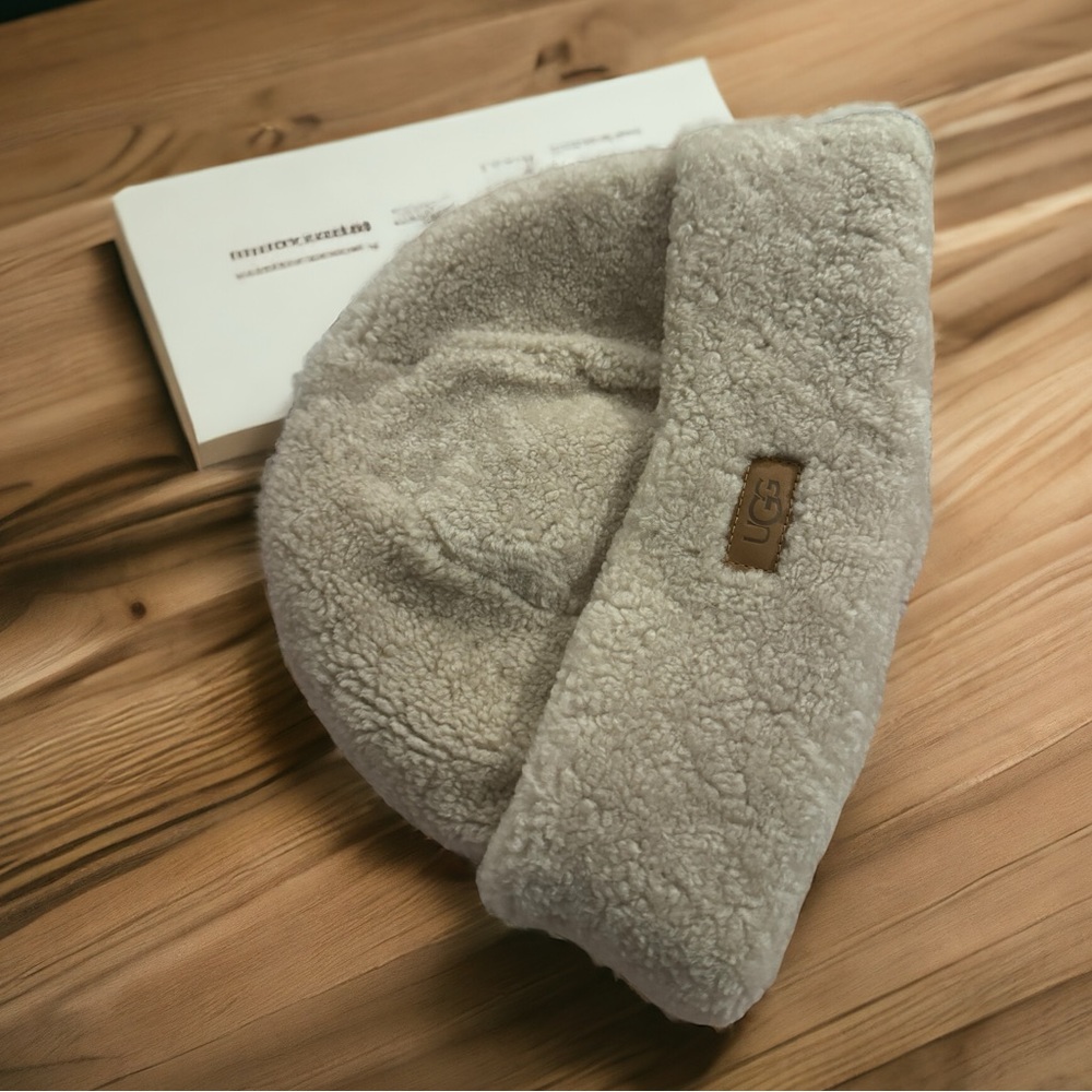 NEW Genuine Shearling Beanie by UGG